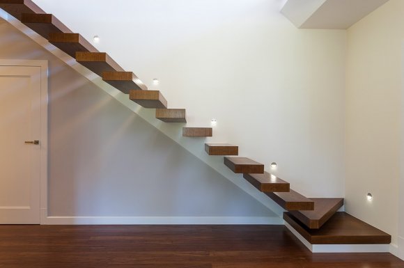  Réalisation escalier droit en bois de hêtre sur mesure - Fréjus - JC Menuiserie-Ébénisterie